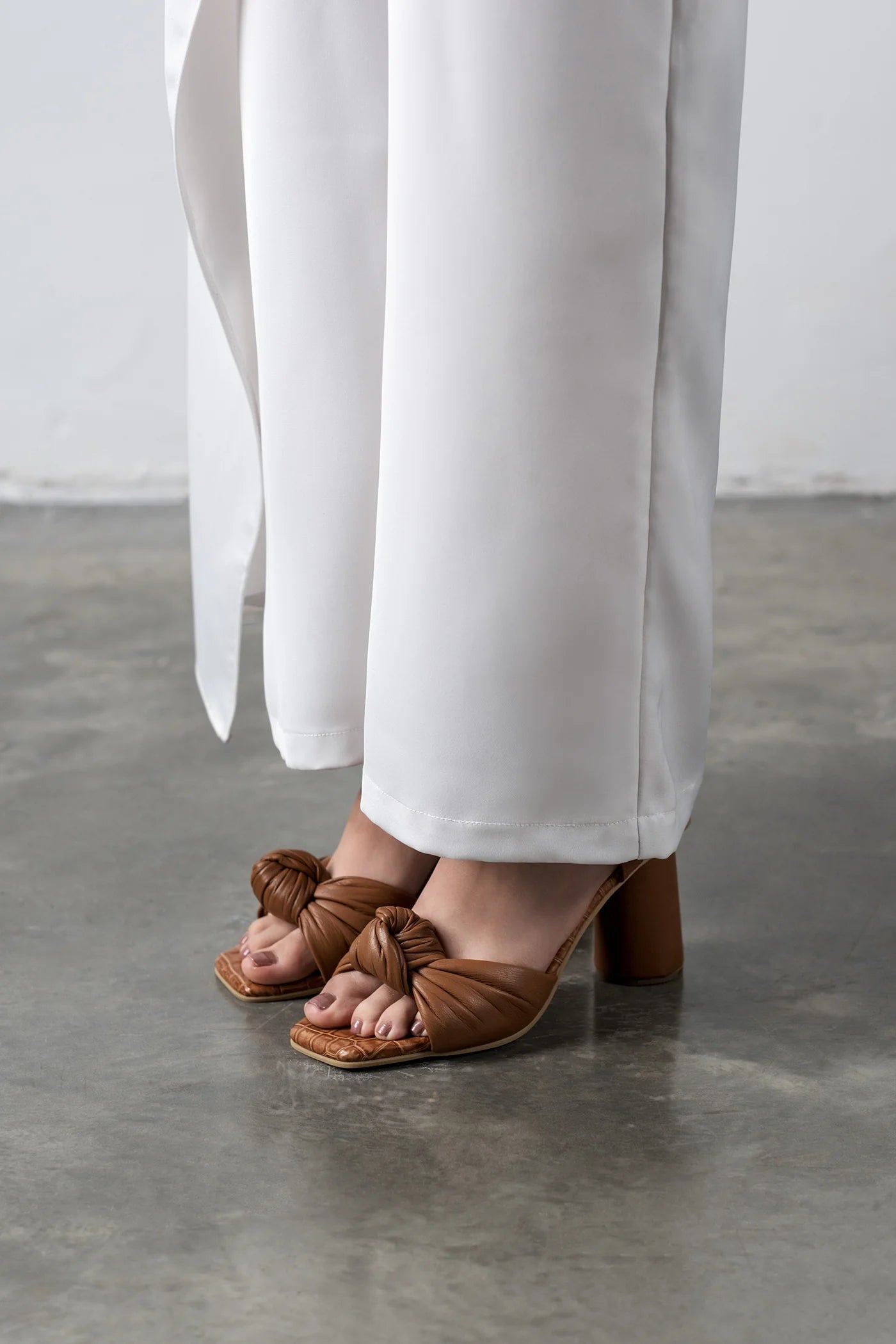 Alessia Sandals Brown